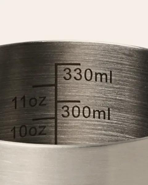 Scale inside in ml and oz