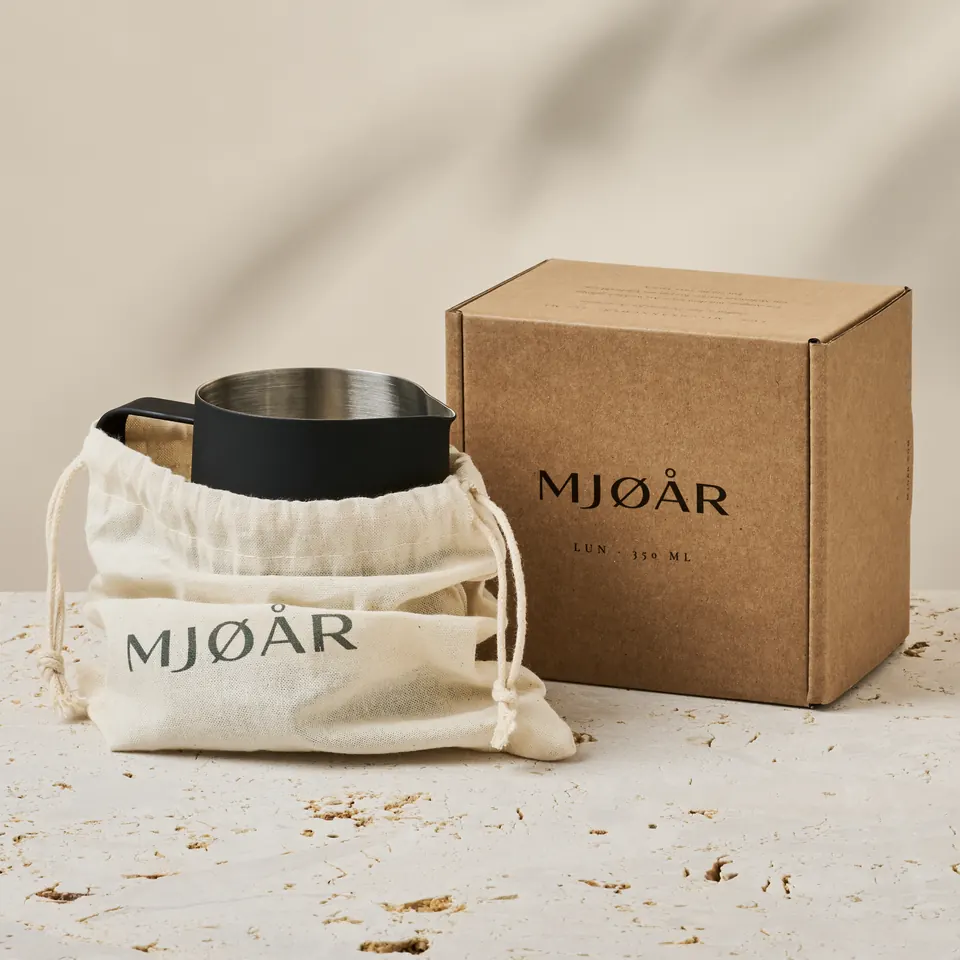 LUN in Onyx with cotton bag and cardboard box